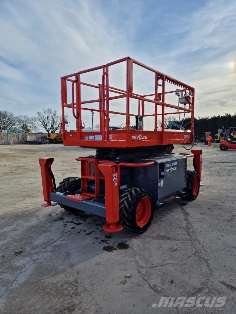 SkyJack SJ 6832 RT Scissor lifts