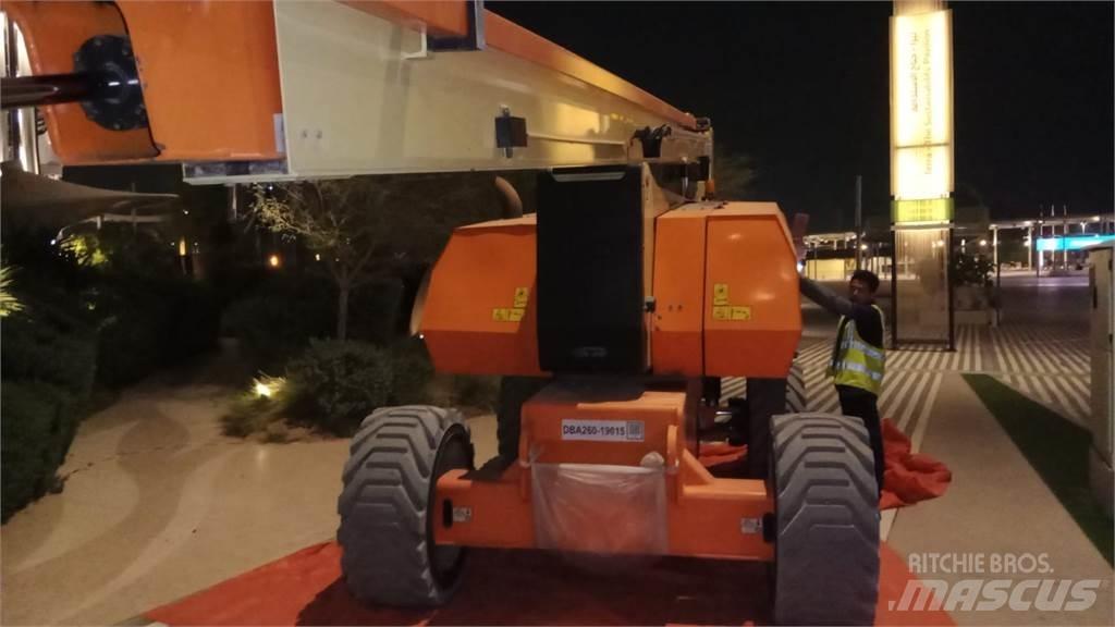 JLG 800AJ Articulated boom lifts