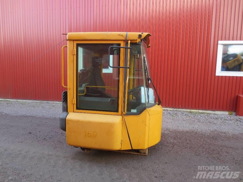 Volvo L 180 D Cabins and interior