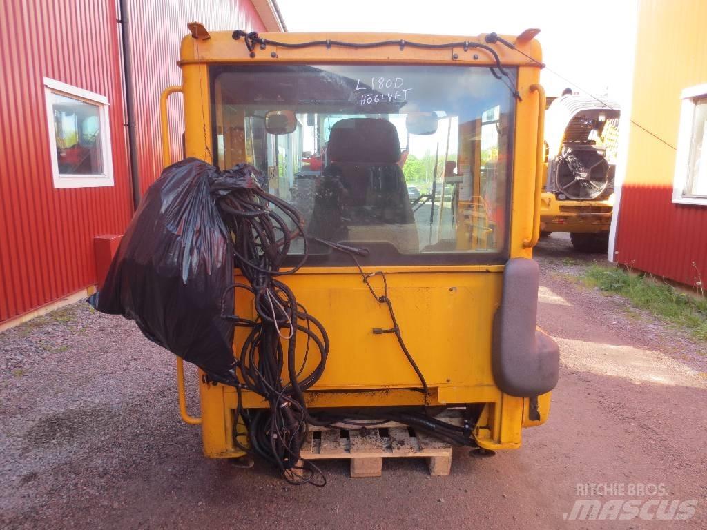 Volvo L 180 D Cabins and interior