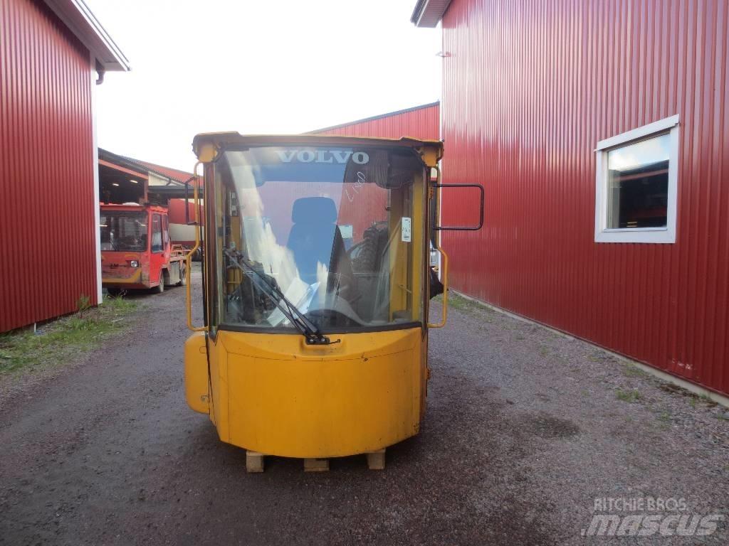 Volvo L 180 D Cabins and interior
