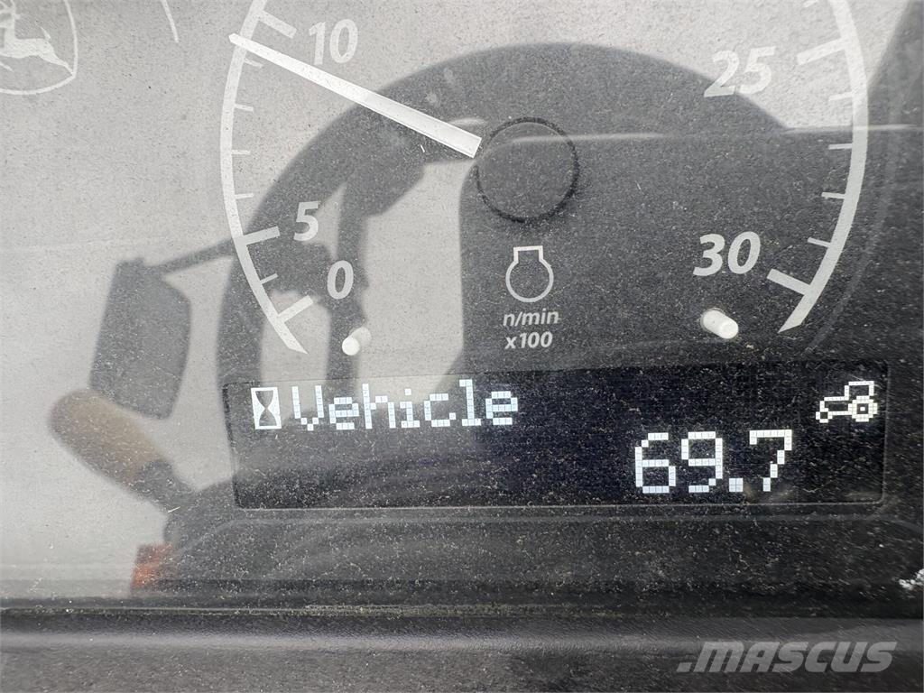 John Deere 4052M Compact tractors