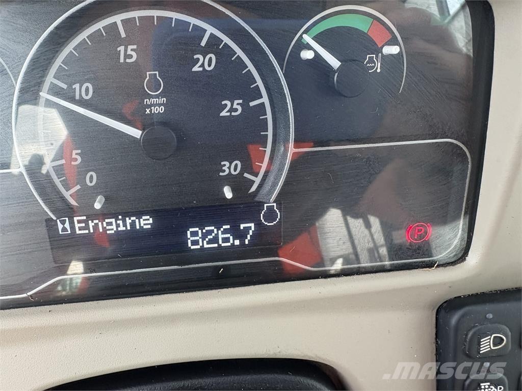 John Deere 4066R Compact tractors