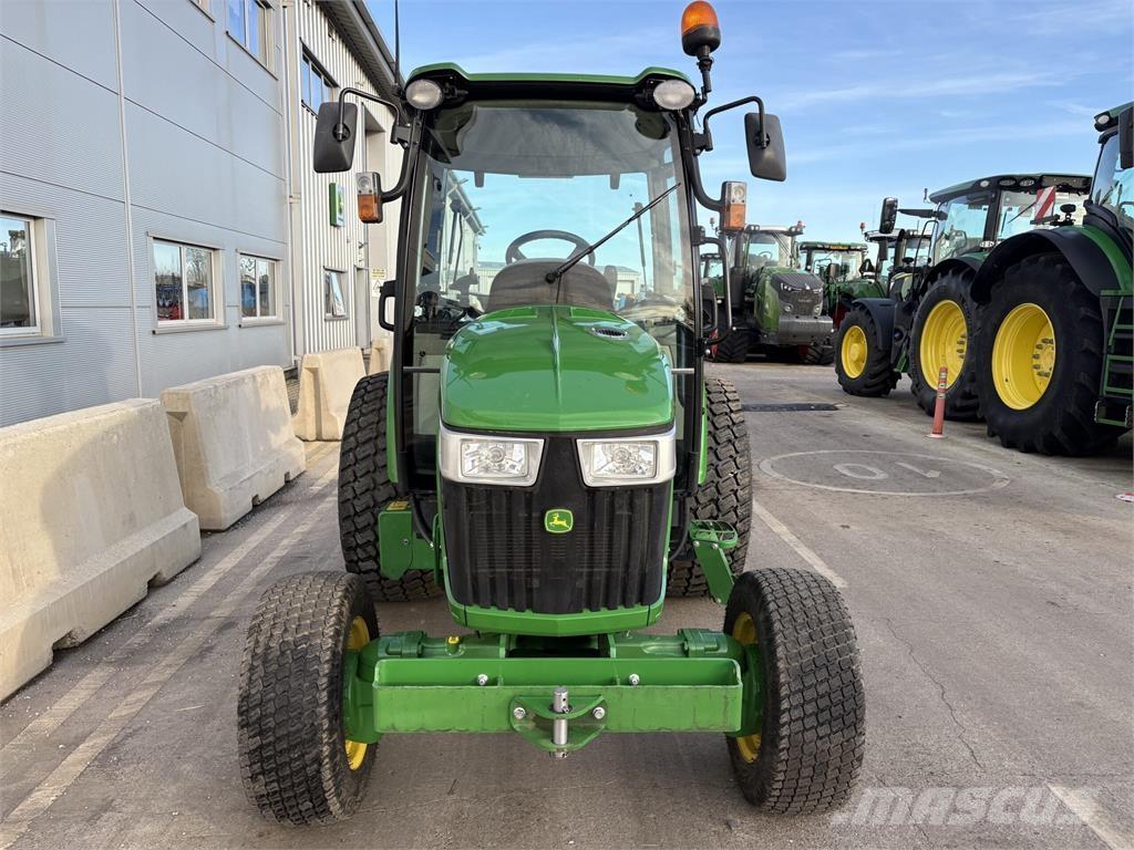 John Deere 4066R Compact tractors