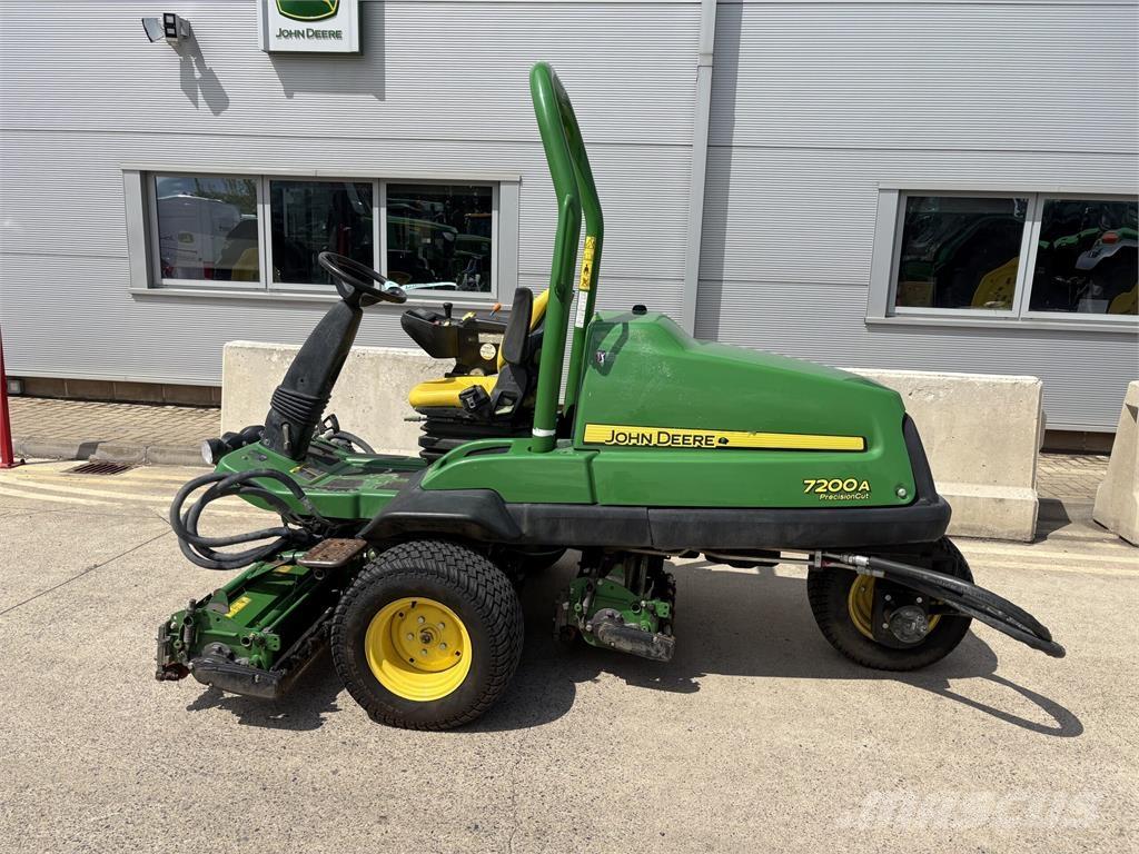 John Deere 7200A Walk-behind mowers