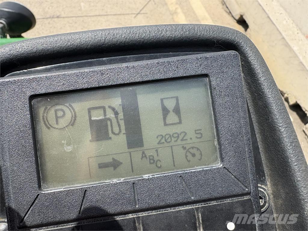 John Deere 7200A Walk-behind mowers