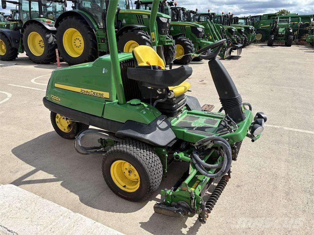 John Deere 7200A Walk-behind mowers