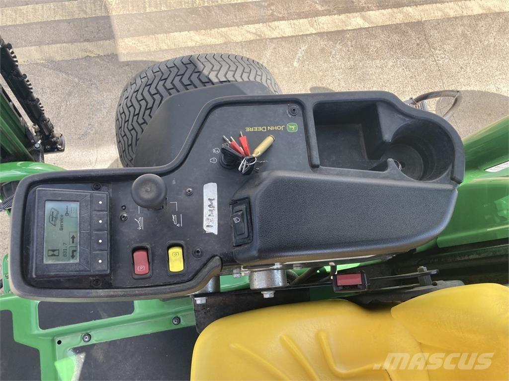John Deere 7500AE Walk-behind mowers
