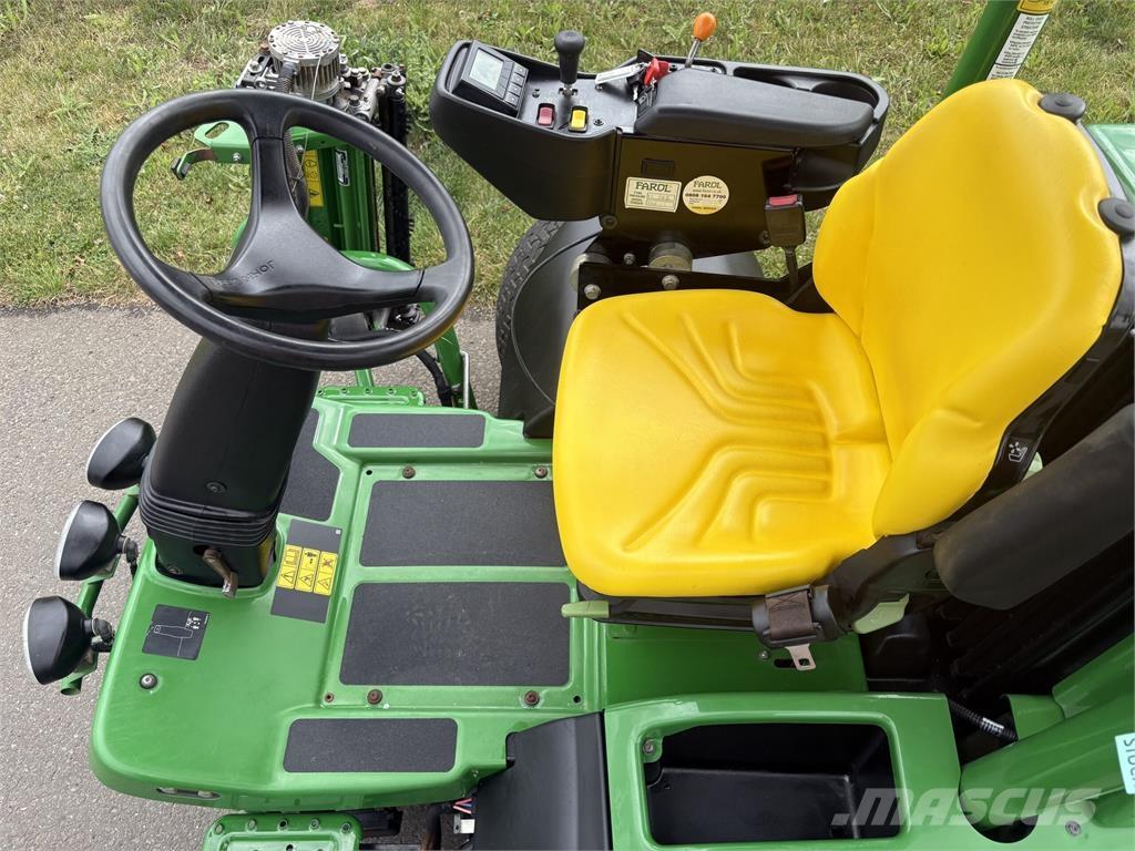 John Deere 7500AE Walk-behind mowers