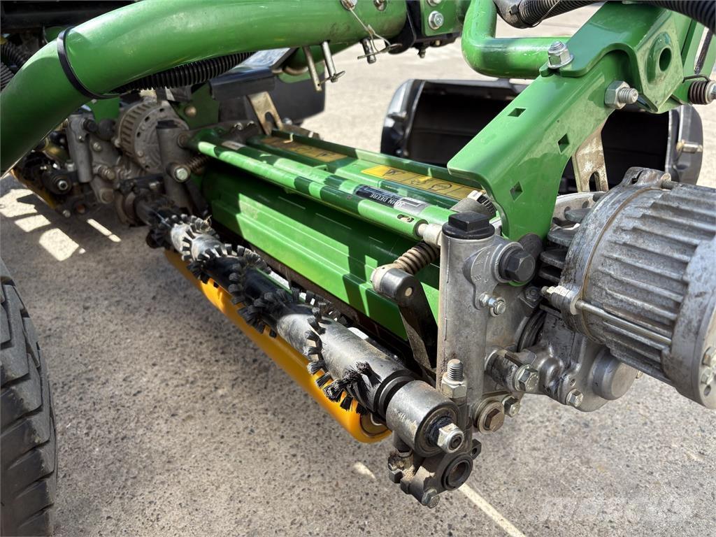 John Deere 7500AE Walk-behind mowers