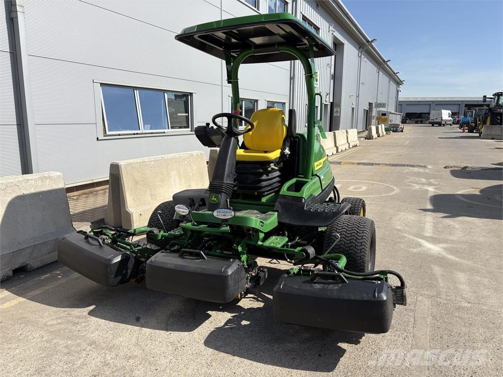 John Deere 7500AE Walk-behind mowers