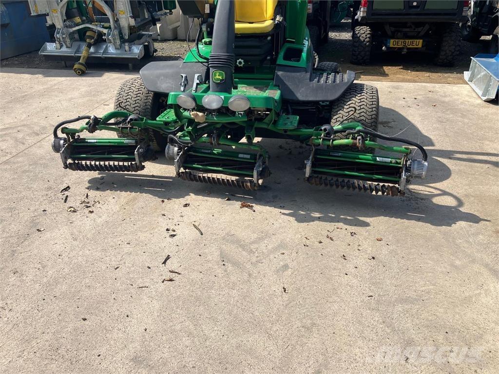 John Deere 7500AE Walk-behind mowers