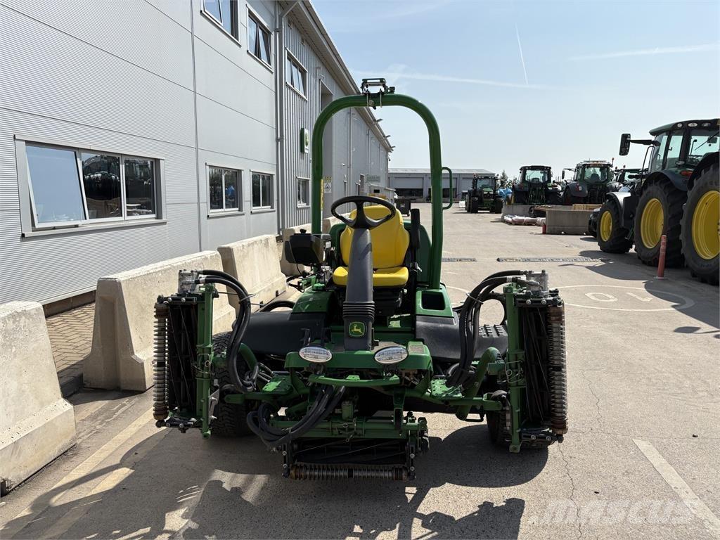 John Deere 7700A Walk-behind mowers