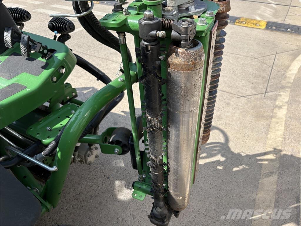 John Deere 7700A Walk-behind mowers