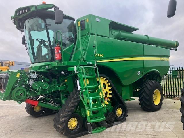 John Deere S790 Combine harvesters
