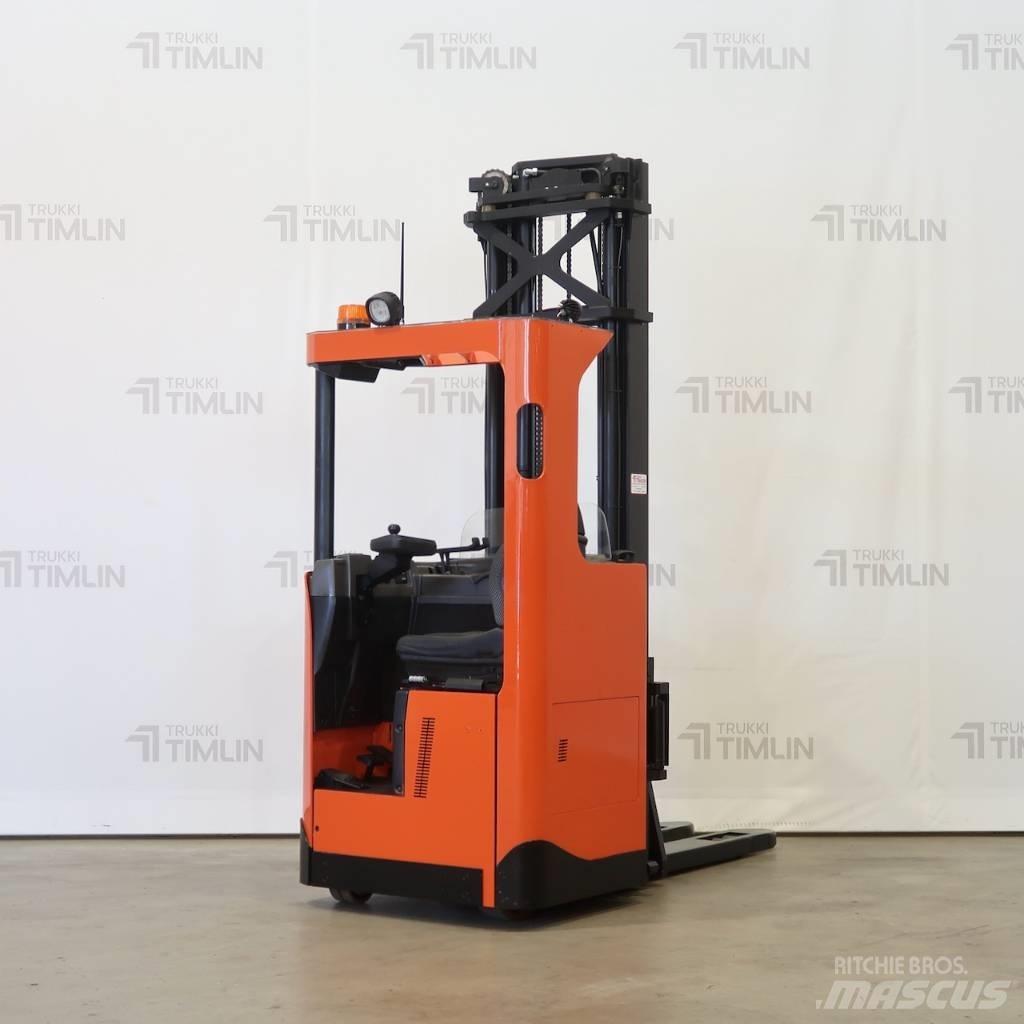 BT SRE160L Self propelled stackers