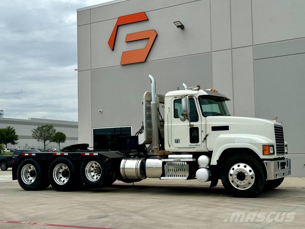 Mack CHU 613 Truck Tractor Units