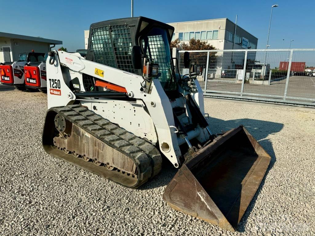 Bobcat T 250 Crawler FEL's