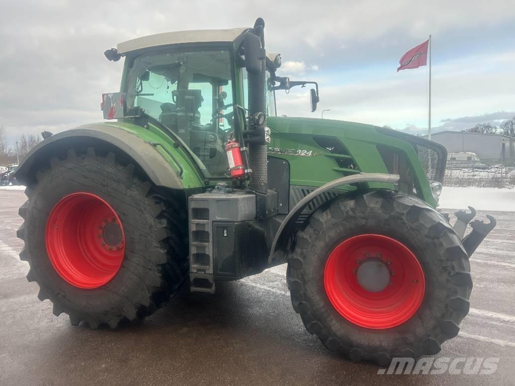 Fendt 824 Vario Tractors