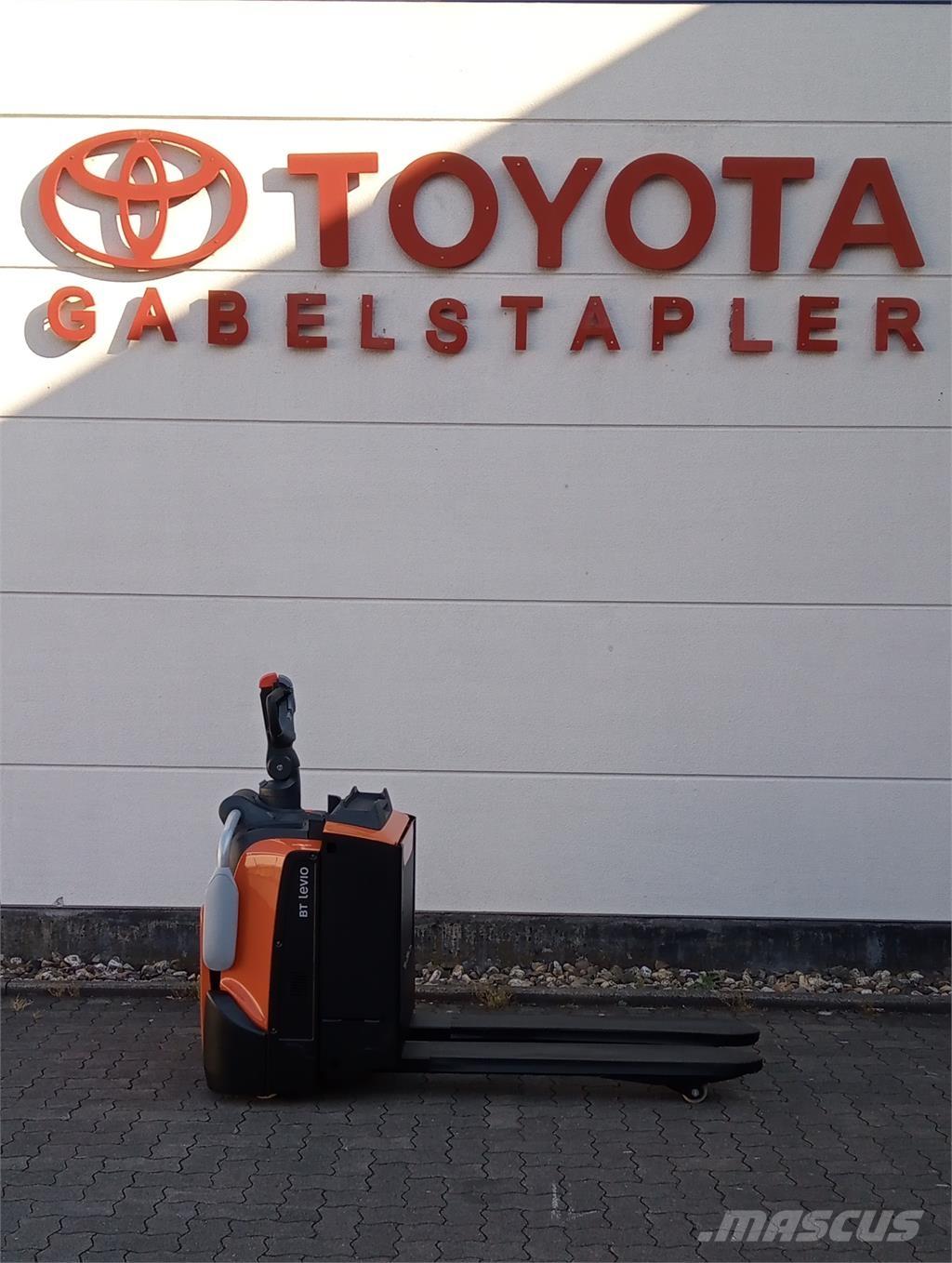 Toyota LPE200 Pedestrian stacker