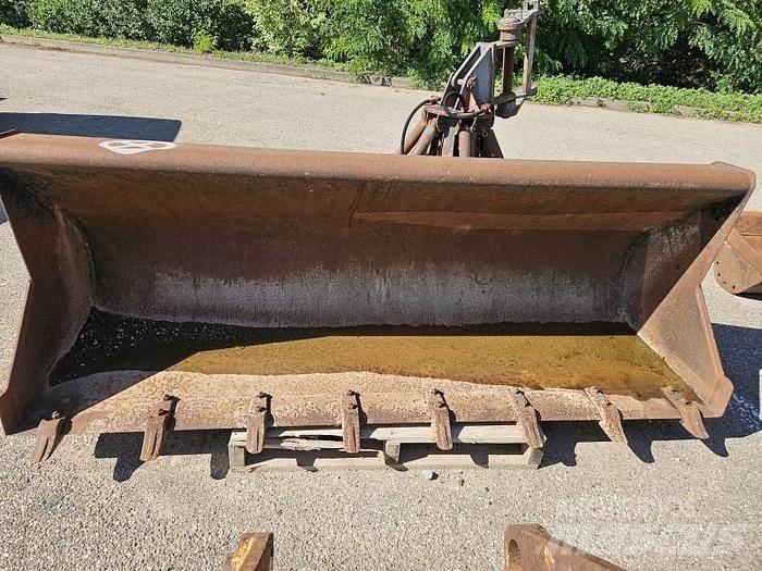 CAT 428D Buckets