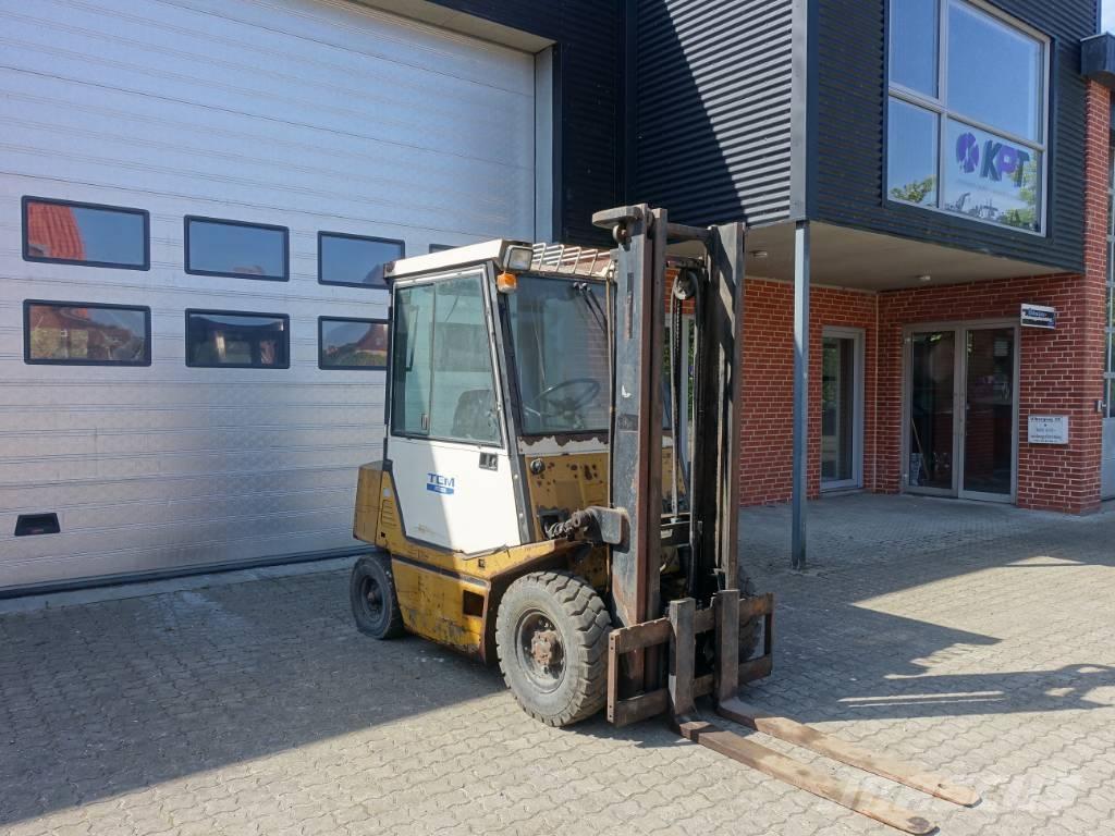 TCM FD 25 Z2 Diesel trucks