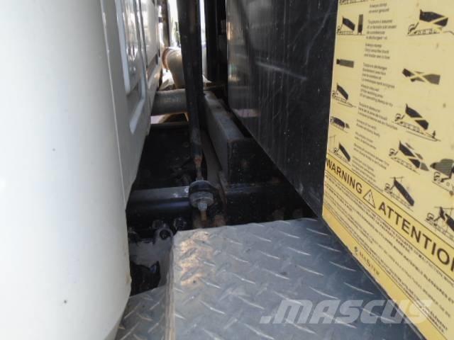 Mack GRANITE GR64B Tipper trucks