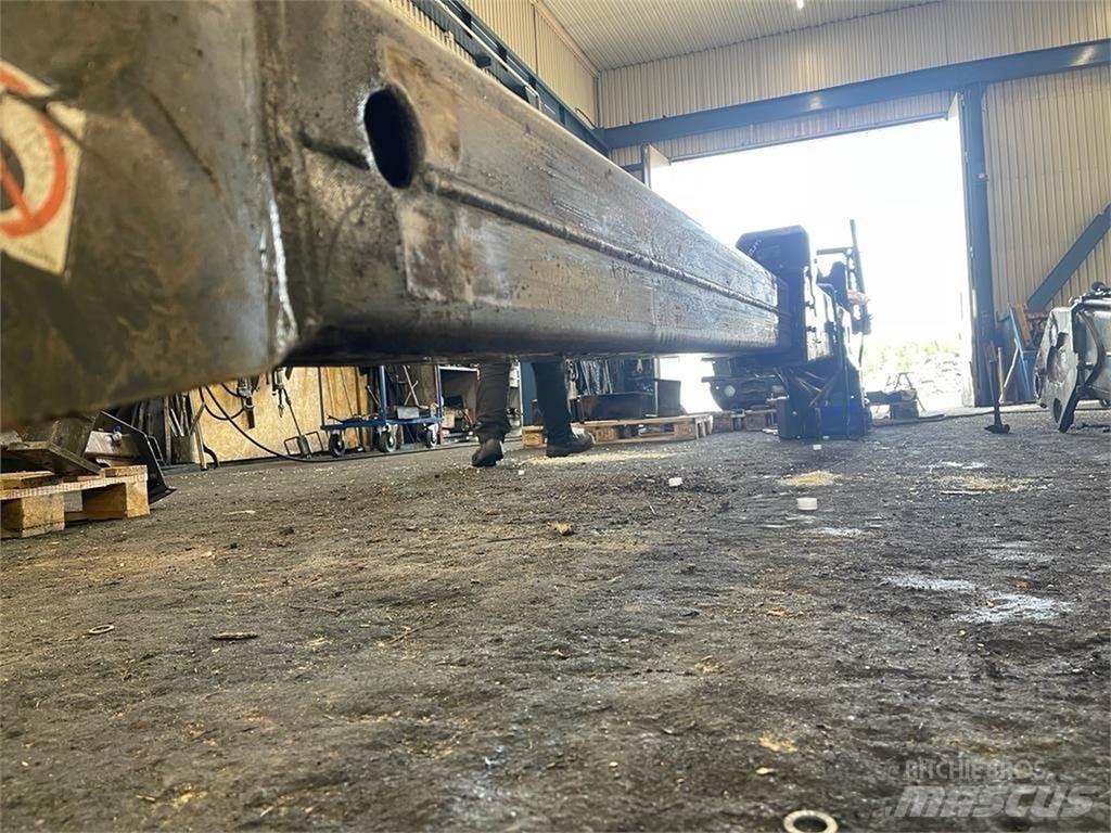 John Deere 1910G Forwarder cranes