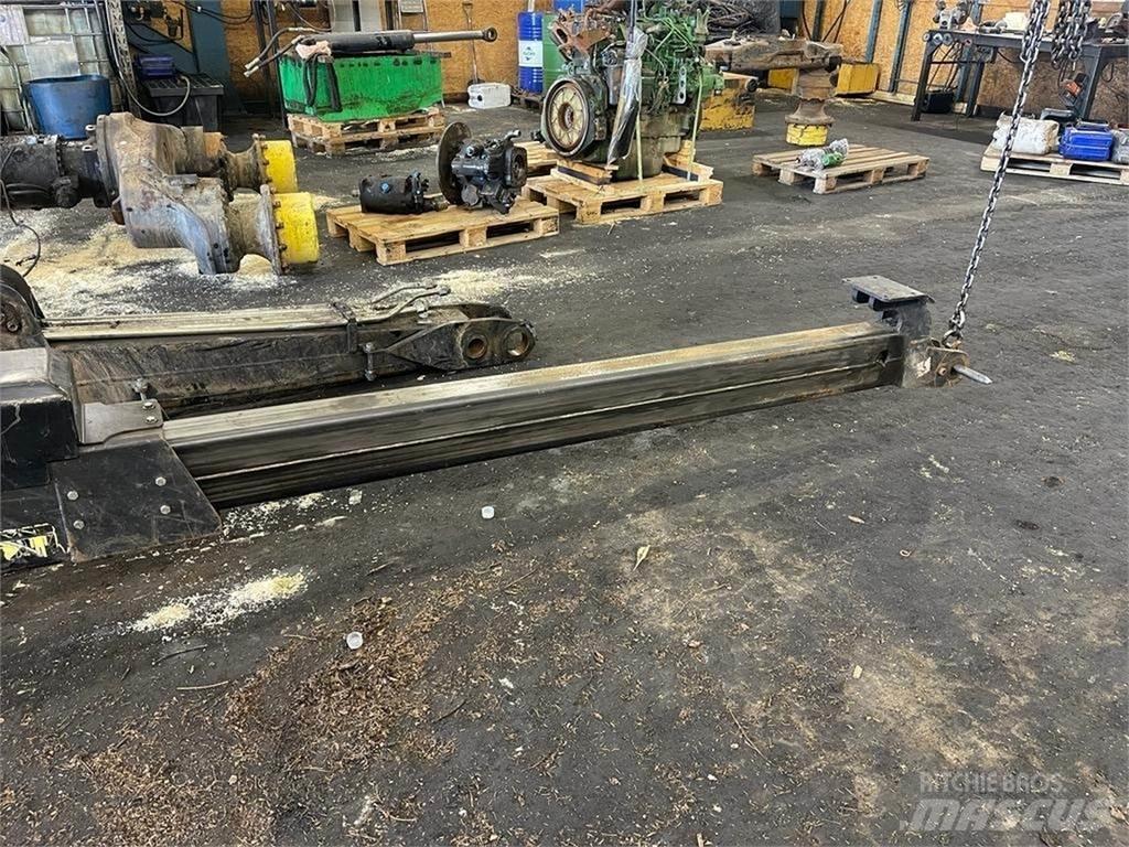 John Deere 1910G Forwarder cranes