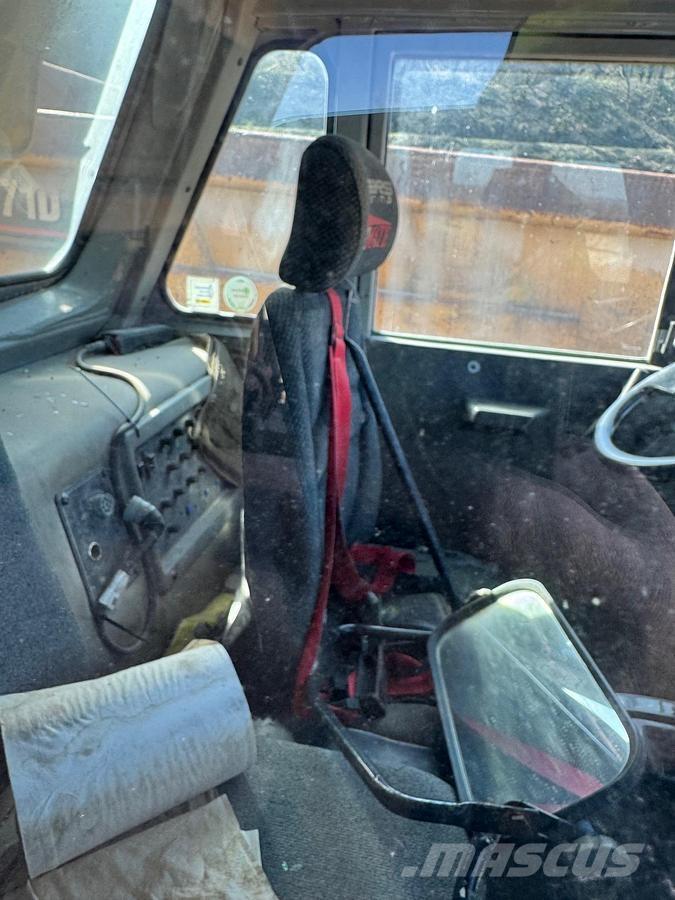 CAT 769D Cabins and interior