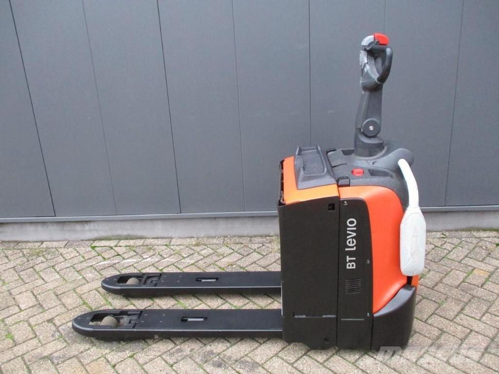 BT LPE200 Low lifter with platform