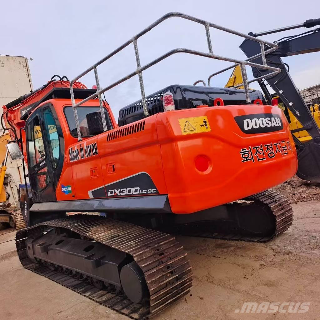 Doosan DX 300 LC Crawler excavators