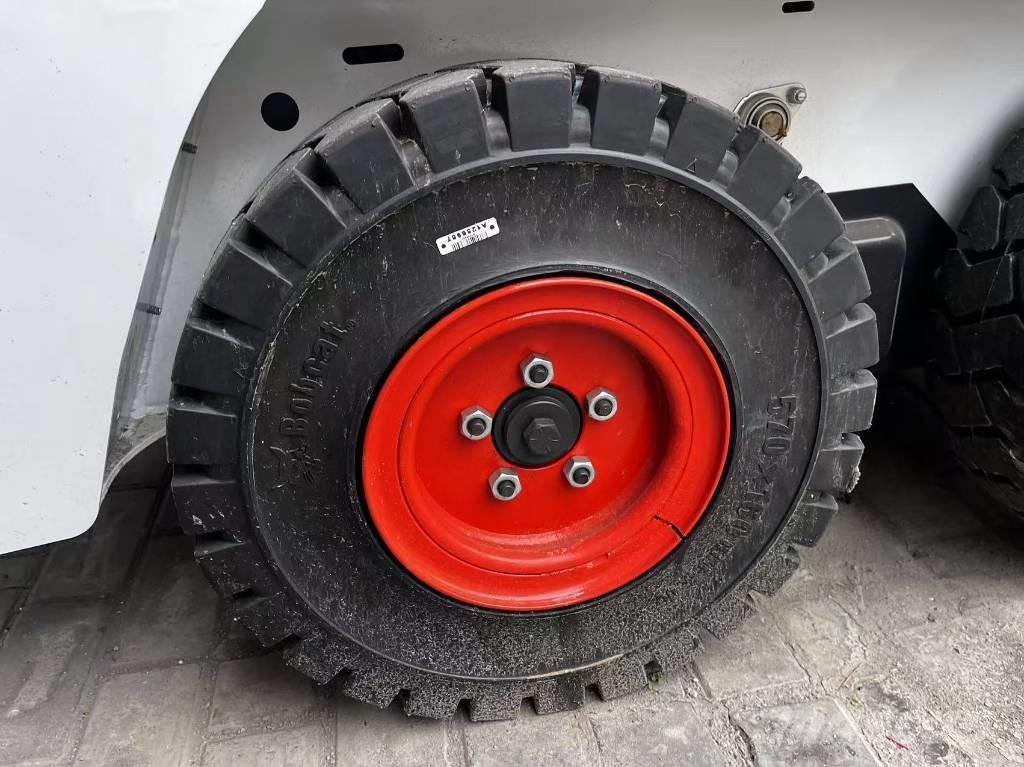 Bobcat S 70 Skid steer loaders