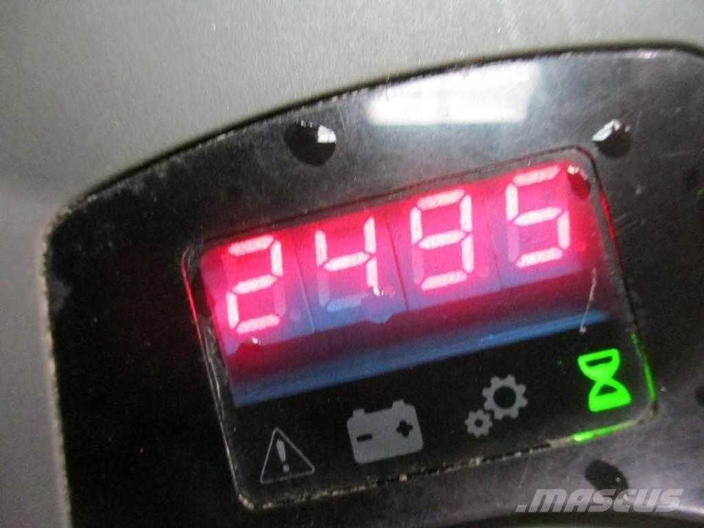 BT LPE200 Low lifter with platform