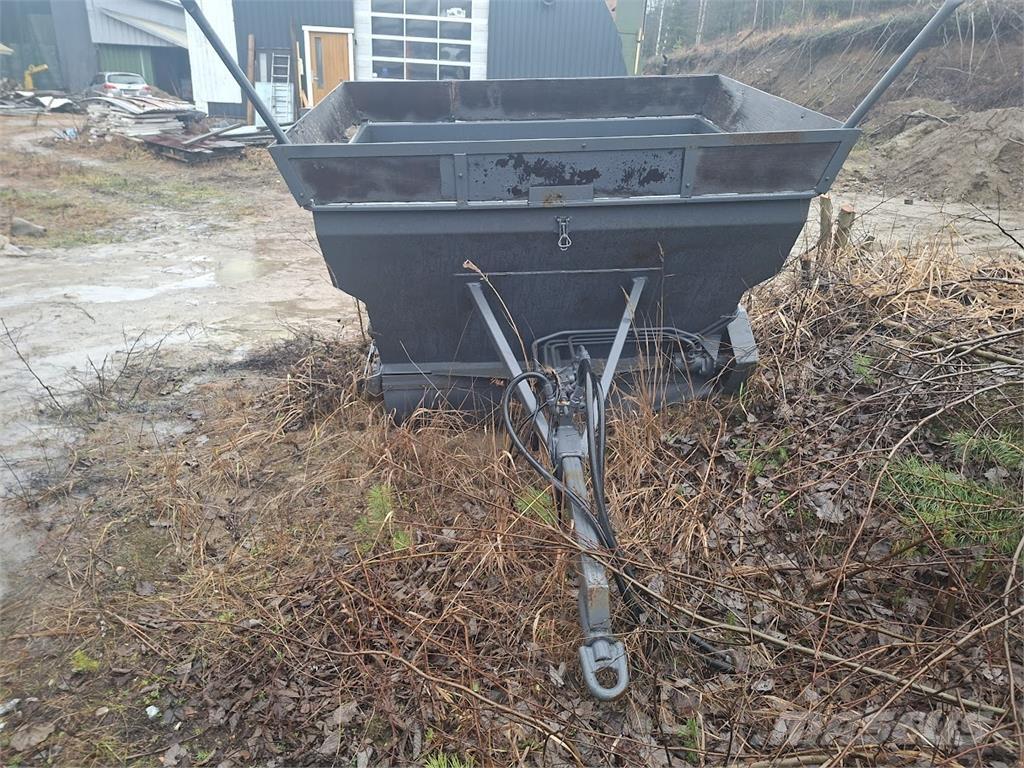  Hiekotinvaunu Sand and salt spreaders