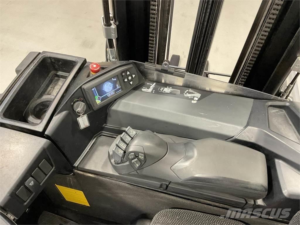 CAT NR16N2H Reach truck