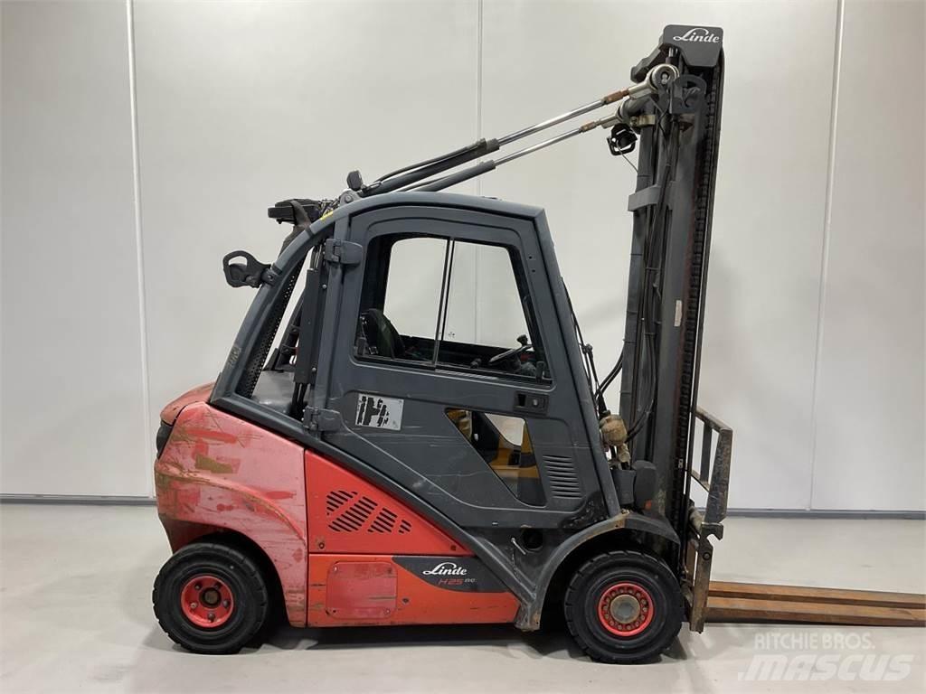 Linde H25D-02 Diesel trucks
