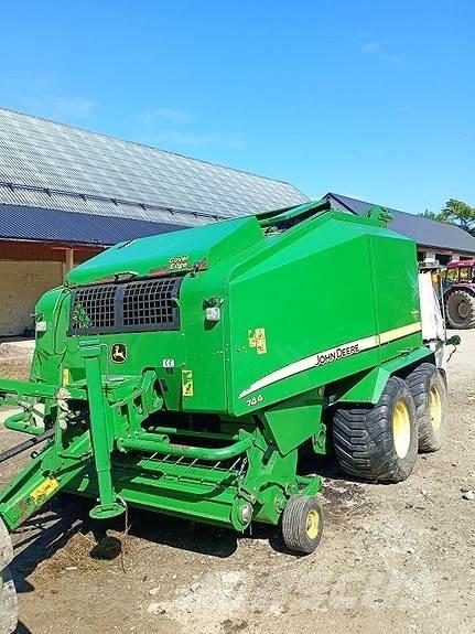 John Deere 744 Round balers