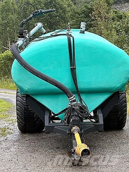 Moi X9 jet Mineral spreaders
