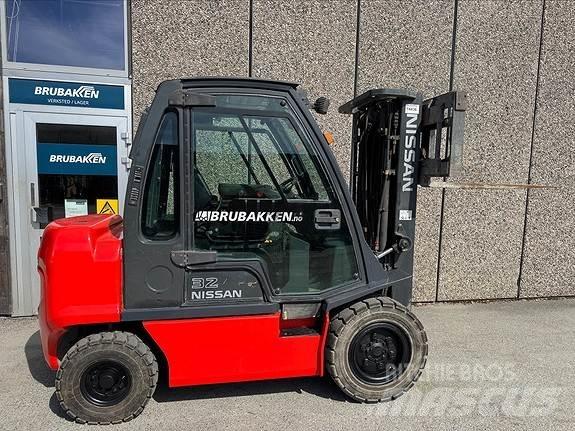 Nissan DF32 14436 Diesel trucks