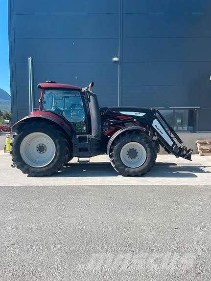 Valtra T214 Tractors