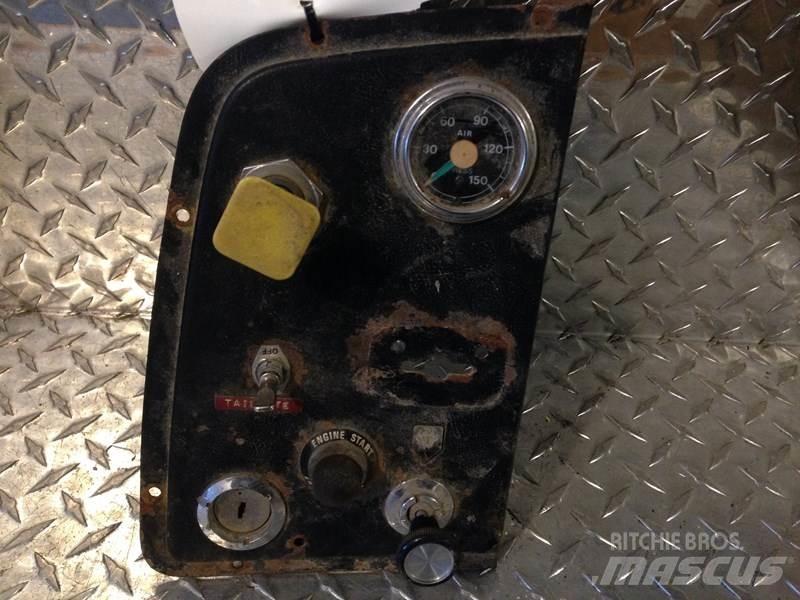 Ford L9000 Electronics