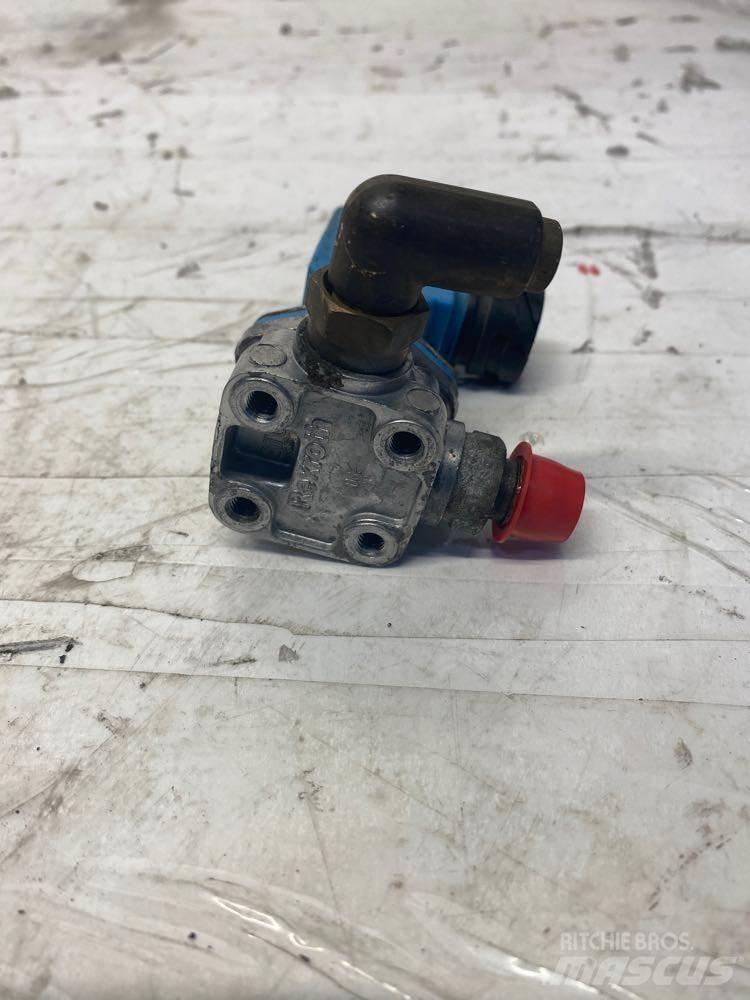 Mack MP8 Other components