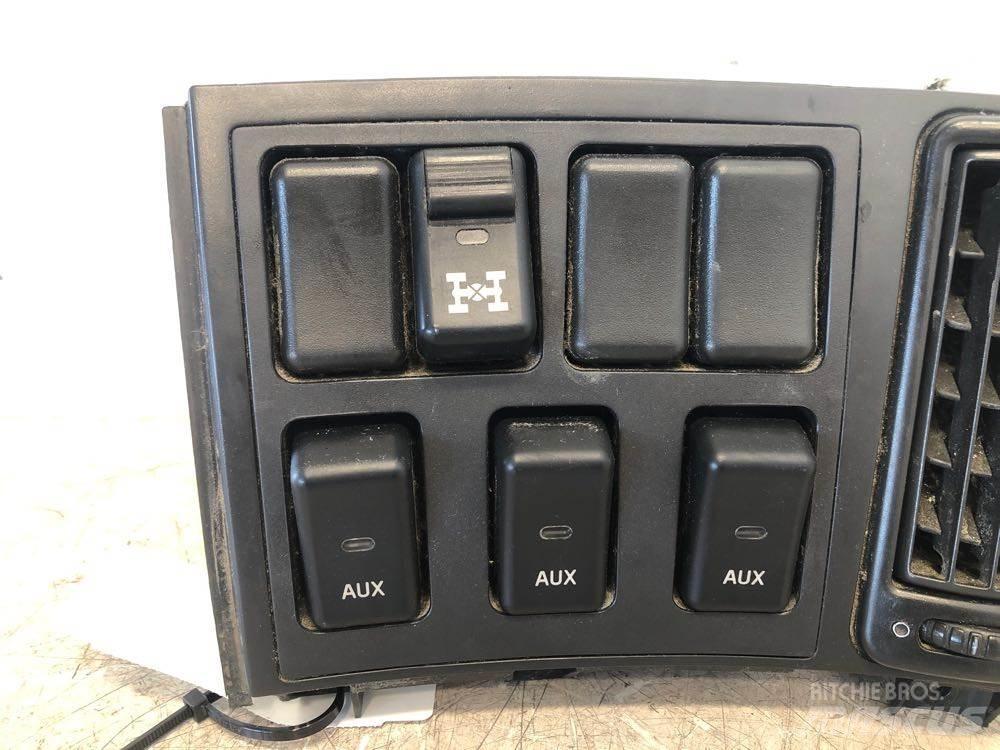 Volvo VNL Electronics