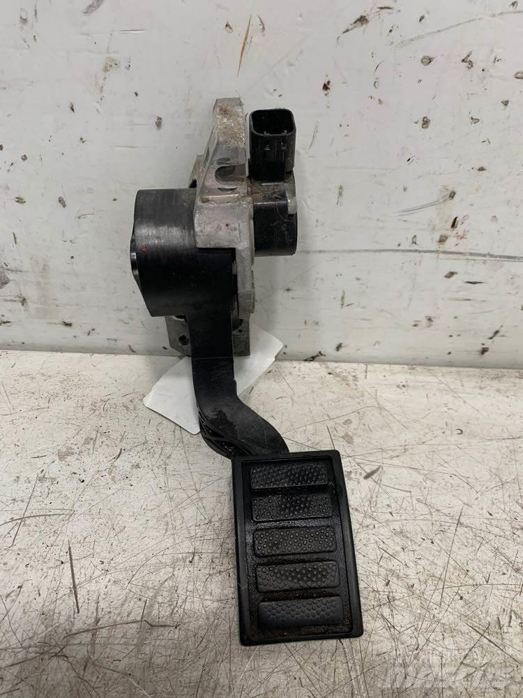 Volvo VNL Other components