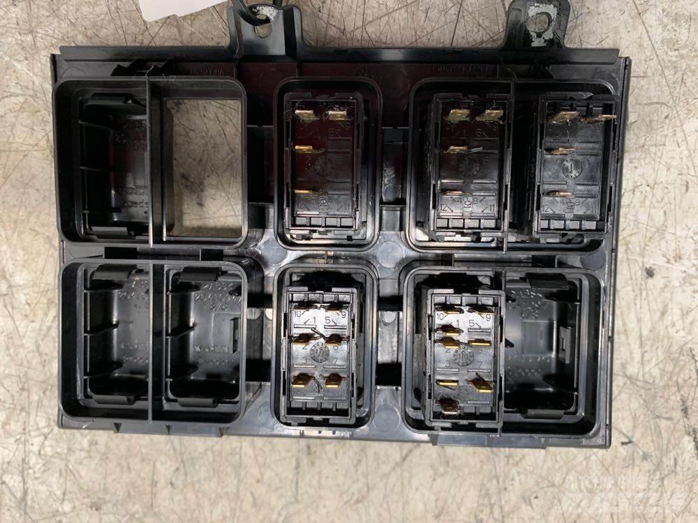 Volvo VNL Electronics