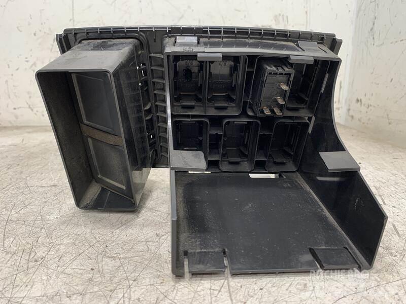 Volvo VNL Electronics