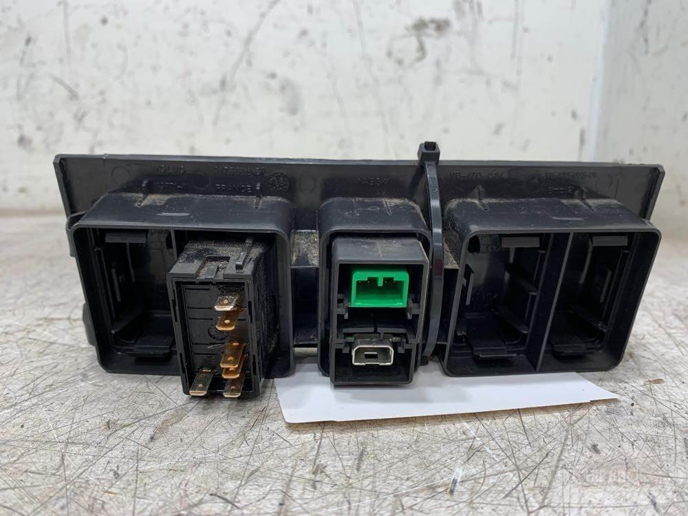 Volvo VNL Electronics