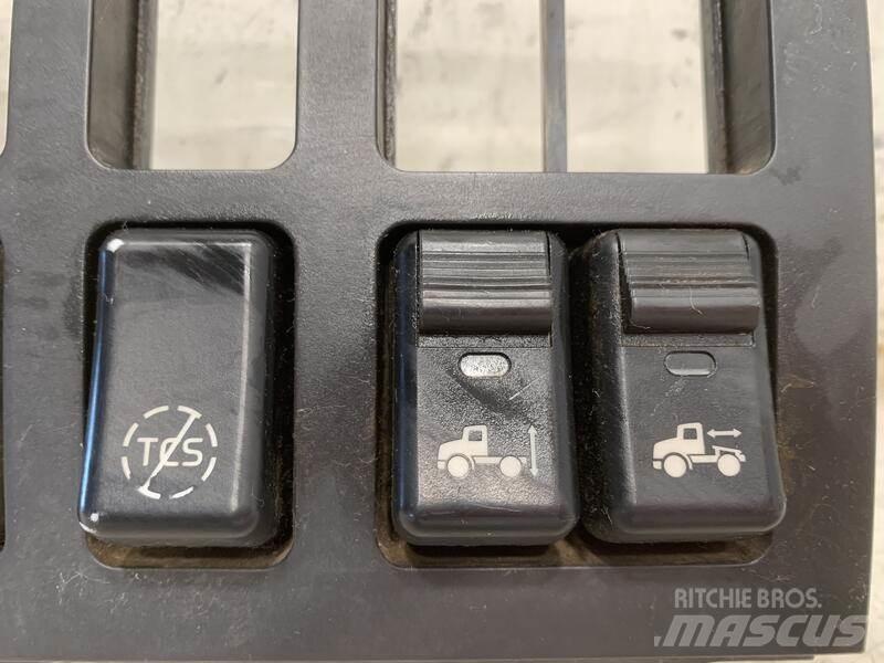 Volvo VNL Electronics