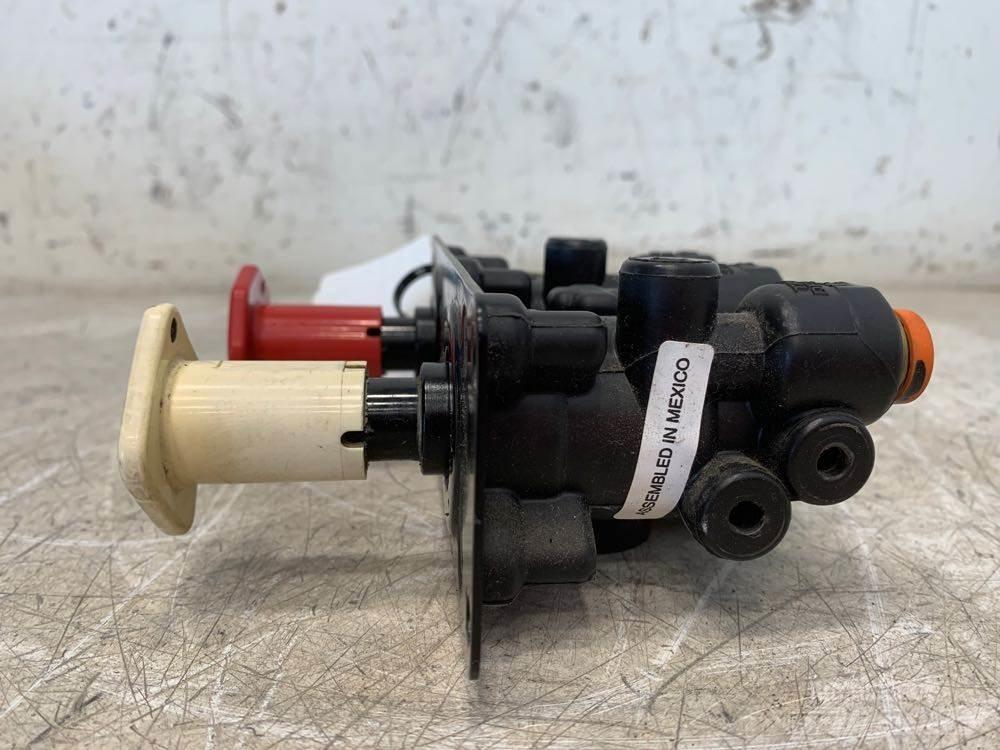 Volvo VNL Other components